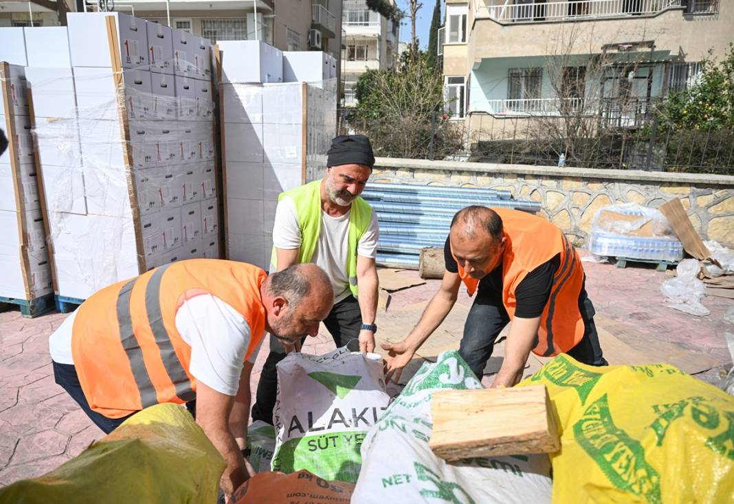 İhtiyaç olduğu sürece burada kalacağım! 'Erdal Bakkal' Cengiz Bozkurt'un 20 gündür deprem bölgesinde olduğu ortaya çıktı! 5